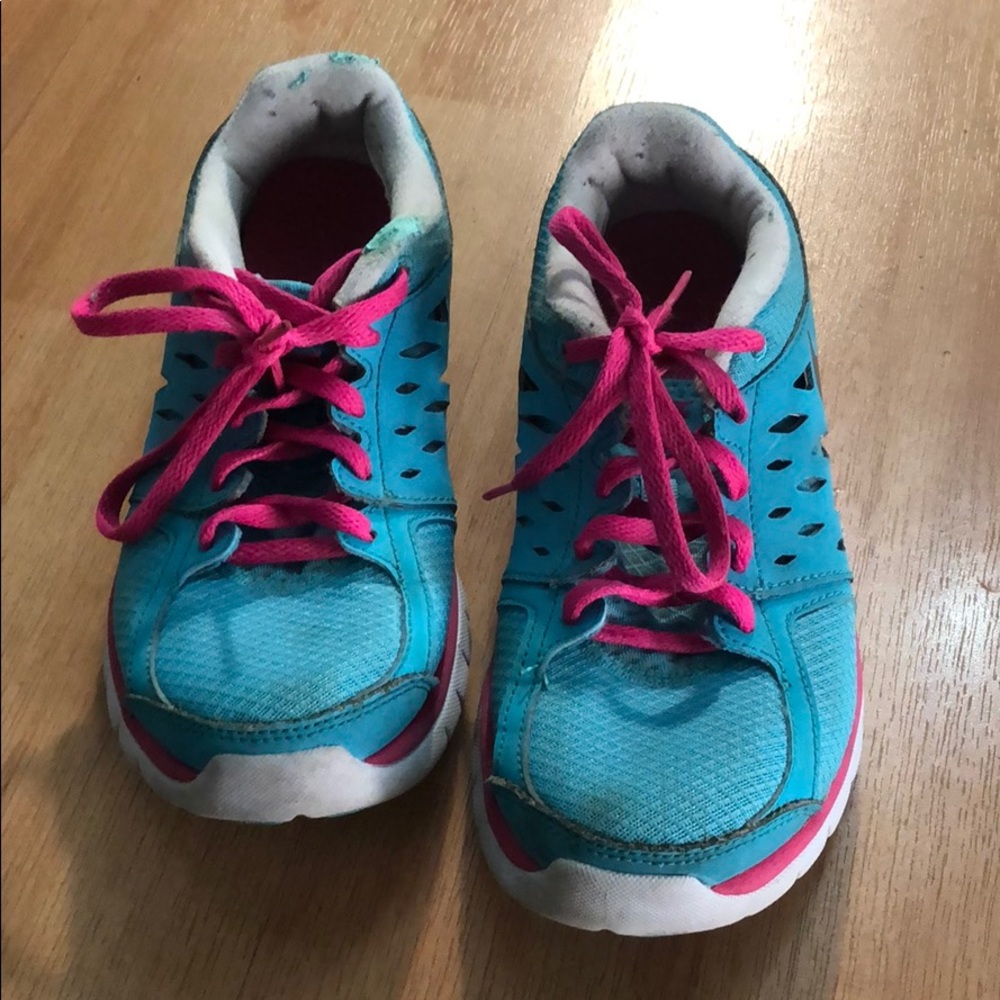 Selling bike shoe size 4y